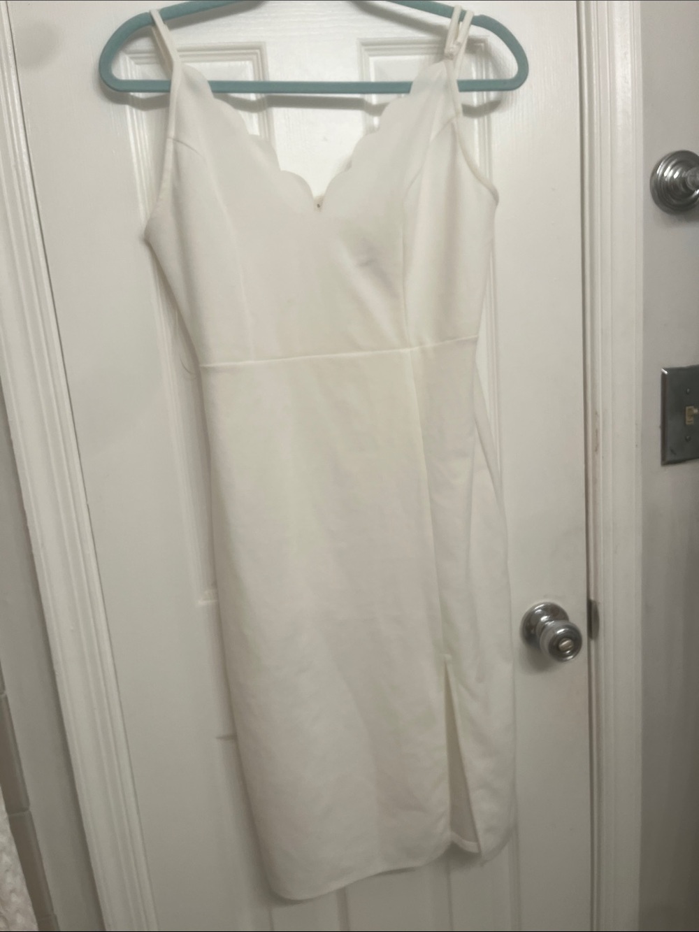 Socialite Cream Scalloped V-Neck Slim Midi Dress